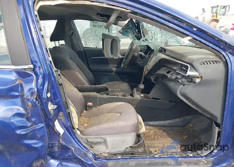 2018 Toyota Camry Le z USA, uszkodzony, nr VIN 4T1B11HK5JU564475